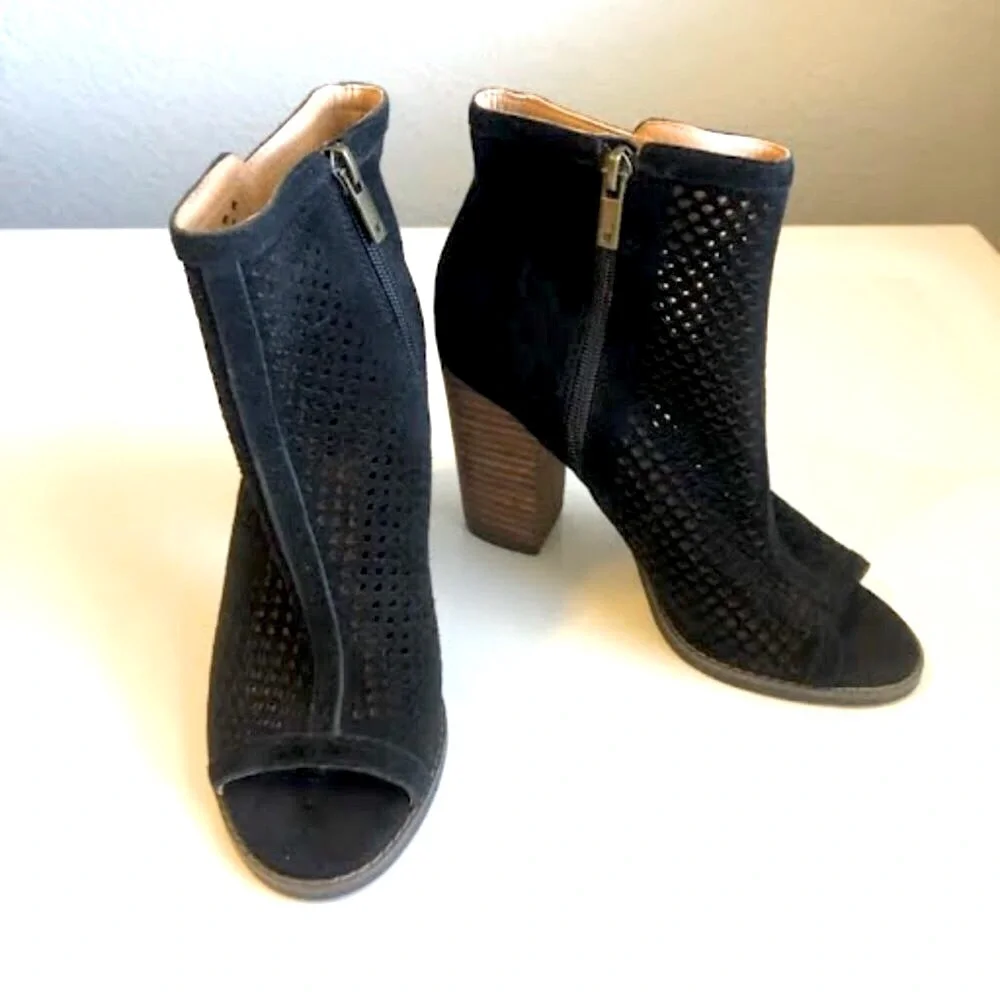 New LUCKY BRAND Lakmeh Peep Toe Ankle Booties Black Suede 4